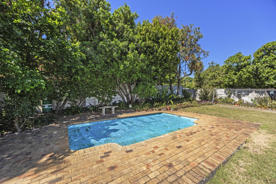 4 Bedroom Property for Sale in Kenridge Western Cape